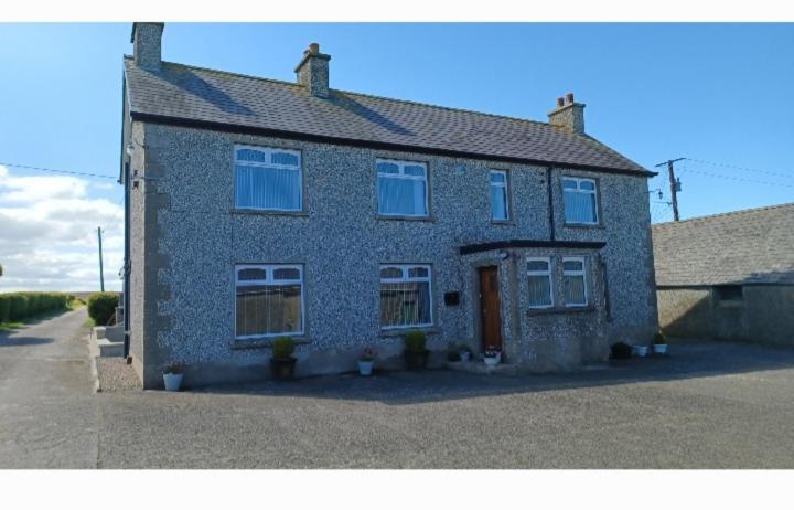 Causeway Coast Ground Floor Apartment Sleeps 5 Armoy Exterior photo